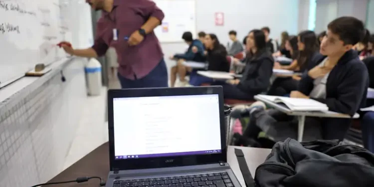 Professor usa IA para nenhum aluno enganar nos trabalhos / Imagem: José Cruz - Agência Brasil