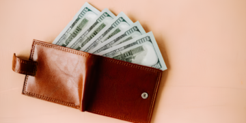 Estudo mede felicidade do mundo ao perguntar se você devolveria uma carteira