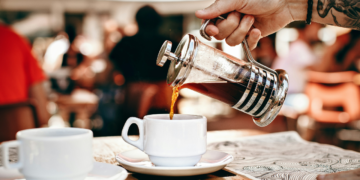 Assustador: se você passa por isso, não pode beber café em hipótese alguma