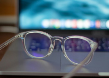 Os óculos de grau estão chegando ao fim com essa nova tecnologia