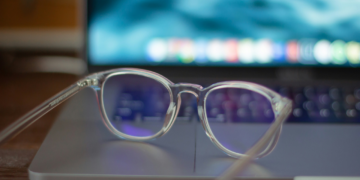 Os óculos de grau estão chegando ao fim com essa nova tecnologia