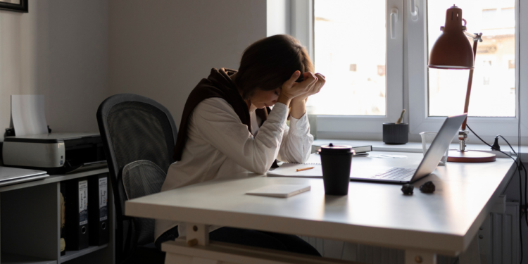 Crise de ansiedade não é o primeiro sinal de burnout