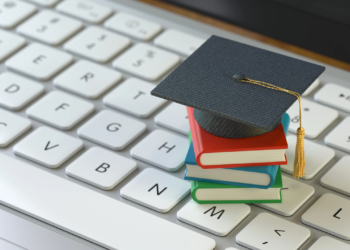 Faculdade EaD tem mais da metade de estudantes em comparação ao presencial