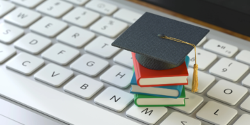 Faculdade EaD tem mais da metade de estudantes em comparação ao presencial
