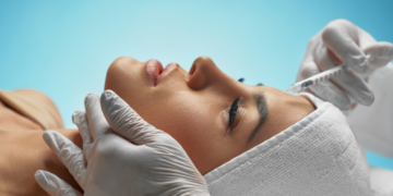 Jovens aderem ao botox cada vez mais cedo, mas prática acende alerta