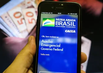 Mais de 150 mil pessoas não deveriam ter recebido Auxílio Emergencial - Imagem: Marcello Casal Jr/Agência Brasil