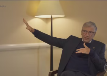 Pais de 2025 deveriam repensar criação dos filhos, diz Bill Gates - Foto: Fantástico/ Reprodução
