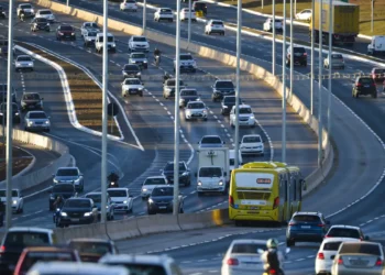 Carros com kit multimídia que custam R$ 45 mil - Foto: Marcello Casal Jr/Agência Brasil