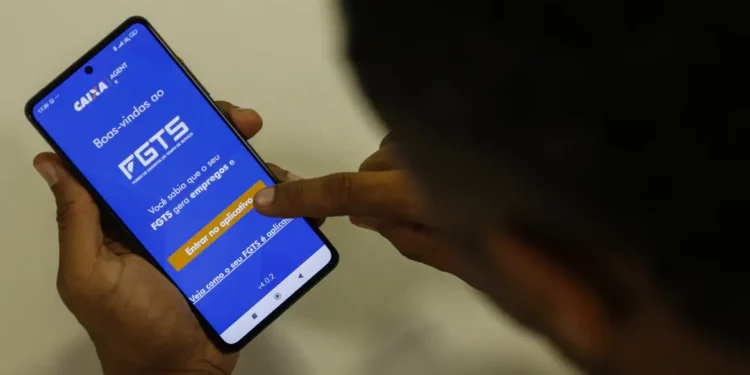 Novo grupo do FGTS pode sacar mais de R$ 2.000 - Imagem:  Joédson Alves/Agência Brasil