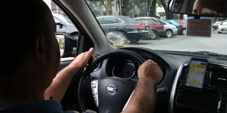 Motoristas estão morrendo de medo com lei do farol - Foto: Rovena Rosa/Agência Brasil