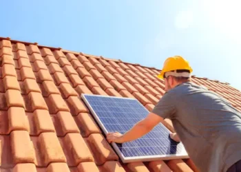 Painéis Solares - Reprodução/iStock