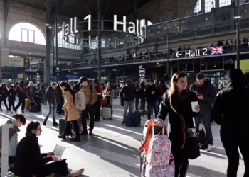 Paris fecha trem após encontrar bomba intacta da 2ª Guerra Mundial - Imagem: BBC / Reprodução