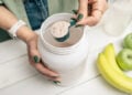 Proteína antes de dormir é bom para quem quer aumentar a massa muscular? - Foto: Reprodução/Getty Images