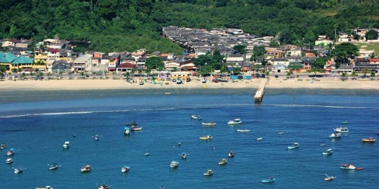 Imagem da praia mais poluída do litoral paulista, segundo o último relatório da Companhia Ambiental do Estado de São Paulo. Crédito: Pedro Rezende.