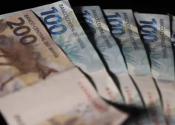 Esse seria o salário mínimo ideal para brasileiros em 2025 - imagem: José Cruz/Agência Brasil