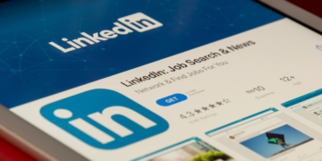 Levantamento do LinkedIn aponta crescimento de cargos em tecnologia, saúde, finanças e gestão, refletindo demandas do mercado brasileiro