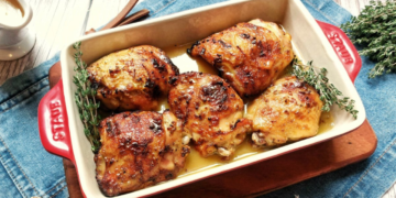 Suas sobrecoxas de frango vão derreter na boca com essa dica