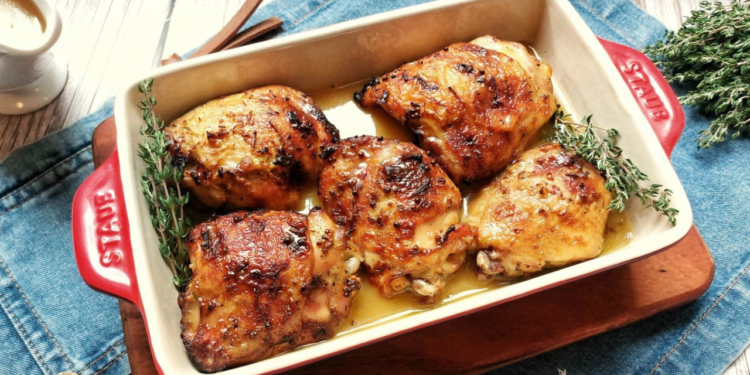 Suas sobrecoxas de frango vão derreter na boca com essa dica