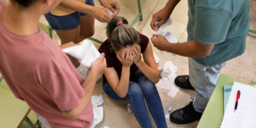 Casos de violência escolar triplicam em uma década no Brasil