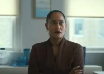 Tracee Ellis Ross: atriz vive representante de vendas que convence casal a contratar implante cerebral (Netflix/Divulgação)