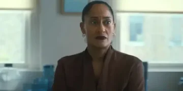 Tracee Ellis Ross: atriz vive representante de vendas que convence casal a contratar implante cerebral (Netflix/Divulgação)
