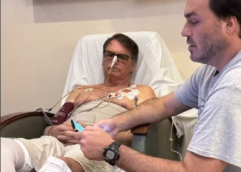 Boletim médico de Bolsonaro deixa fãs desesperados - Imagem: Reprodução/Redes Sociais