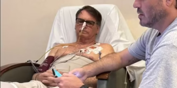 Boletim médico de Bolsonaro deixa fãs desesperados - Imagem: Reprodução/Redes Sociais