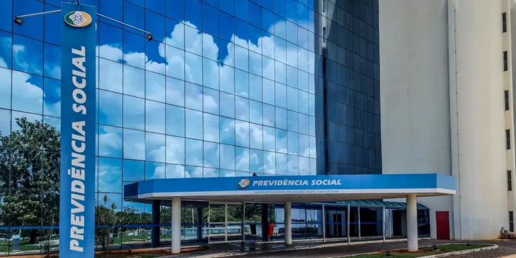 INSS confirma aumento de benefício na conta de aposentados - Imagem: Rafa Neddermeyer/Agência Brasil