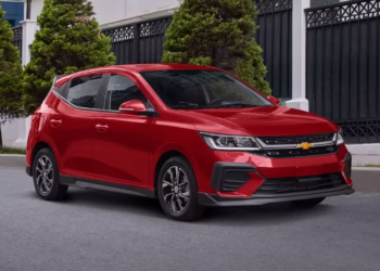 Concorrente do Kwid e substituto do Celta corre 14,7 km por litro - Imagem: Divulgação/Chevrolet