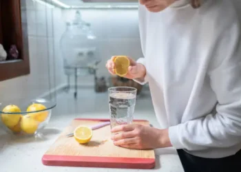 Água com limão - Reprodução/iStock