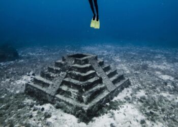 Monumento Yonaguni, descoberto no fundo do mar - Imagem: Divulgação