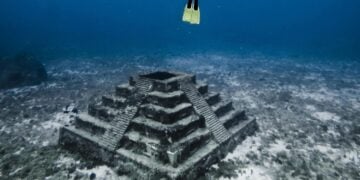 Monumento Yonaguni, descoberto no fundo do mar - Imagem: Divulgação