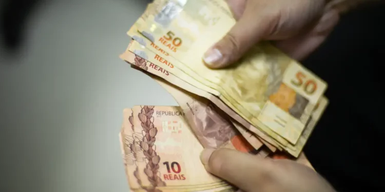 Consignado de CLT pode ser trocado por dívidas mais caras - Imagem:  Marcello Casal jr/Agência Brasil