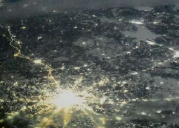 As imagens de satélite mostram que Moscou está menos iluminada à noite em comparação com anos anteriores - Reprodução