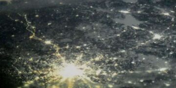 As imagens de satélite mostram que Moscou está menos iluminada à noite em comparação com anos anteriores - Reprodução