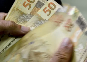 R$ 9 bilhões estão esquecidos nos bancos pelos brasileiros - Imagem: Marcello Casal Jr/Agência Brasil