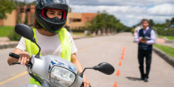 Exame prático de moto - Reprodução/iStock