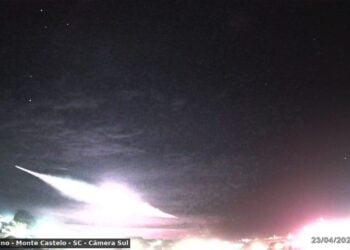 Céu de Santa Catarina é iluminado por meteoro e moradores ficam surpresos - Imagem: Reprodução/Jocimar Justino