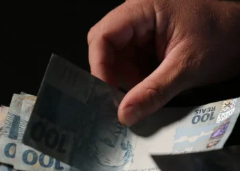 3ª moeda que mais perdeu valor desde o tarifaço foi o Real - Imagem: José Cruz/Agência Brasil