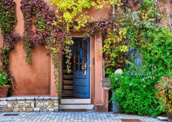 Portas de madeira não são mais tendências em casas; veja novidade - Imagem: Pixabay