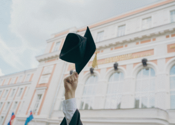 Esses são os cargos que mais contratam recém-formados no Brasil