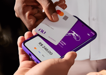 Enquanto Nubank anuncia mudanças no pagamento, clientes da Caixa passaram sufoco