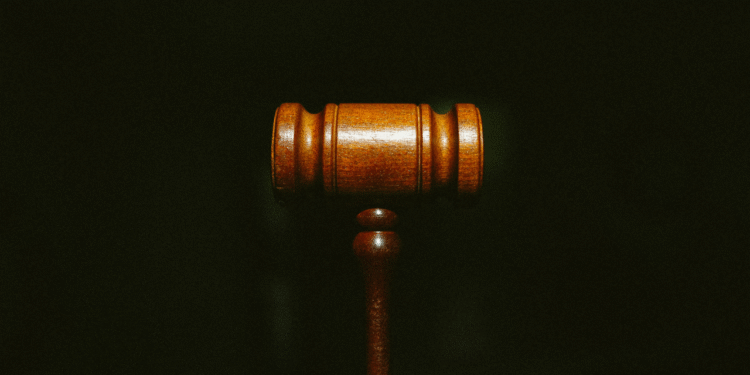 Condições urbanas influenciam crenças de adolescentes sobre justiça