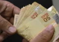 Aprenda a regularizar o benefício para voltar a receber - Foto:  Marcello Casal Jr/Agência Brasil