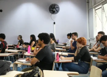 Concurso público com salários de até R$ 6,6 mil é publicado - Foto:  Rovena Rosa/Agência Brasil