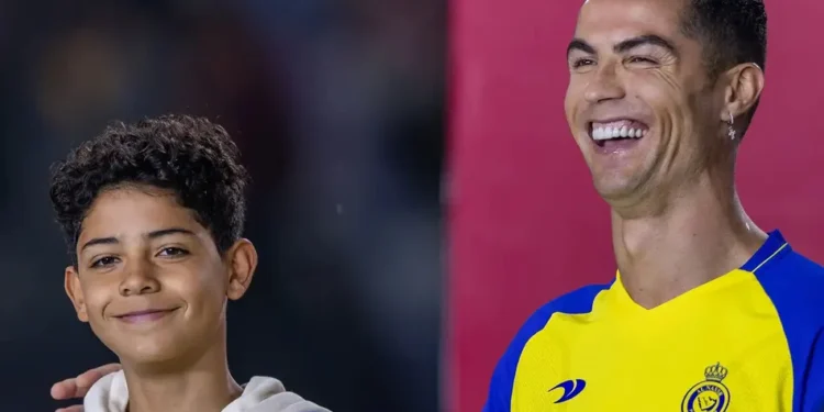 Cristiano Ronaldo e seu filho - Reprodução