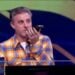 Luciano Huck quebra protocolo da Globo ao atender ligação - Imagem: Reprodução/TV Globo