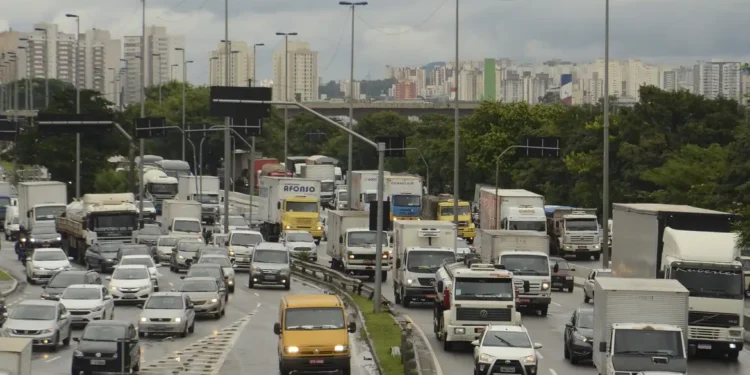 Marginal Tietê registra terceira abertura de cratera em um mês - Foto: Rovena Rosa/Agência Brasil