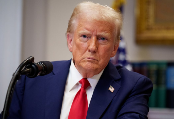 Tensão nos EUA: Trump solicita dados de estrangeiros em Harvard - Imagem: Andrew Harnik/Getty Images/Reprodução