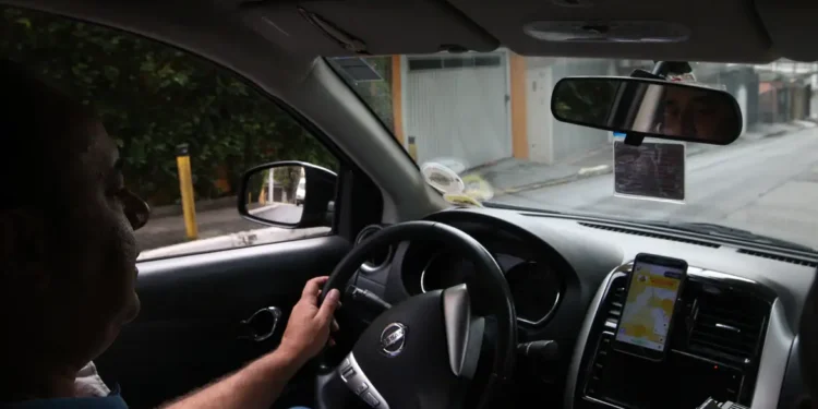 Você vai pagar multa de R$ 350 ao Uber sem saber o motivo - Imagem: Rovena Rosa/Agência Brasil
